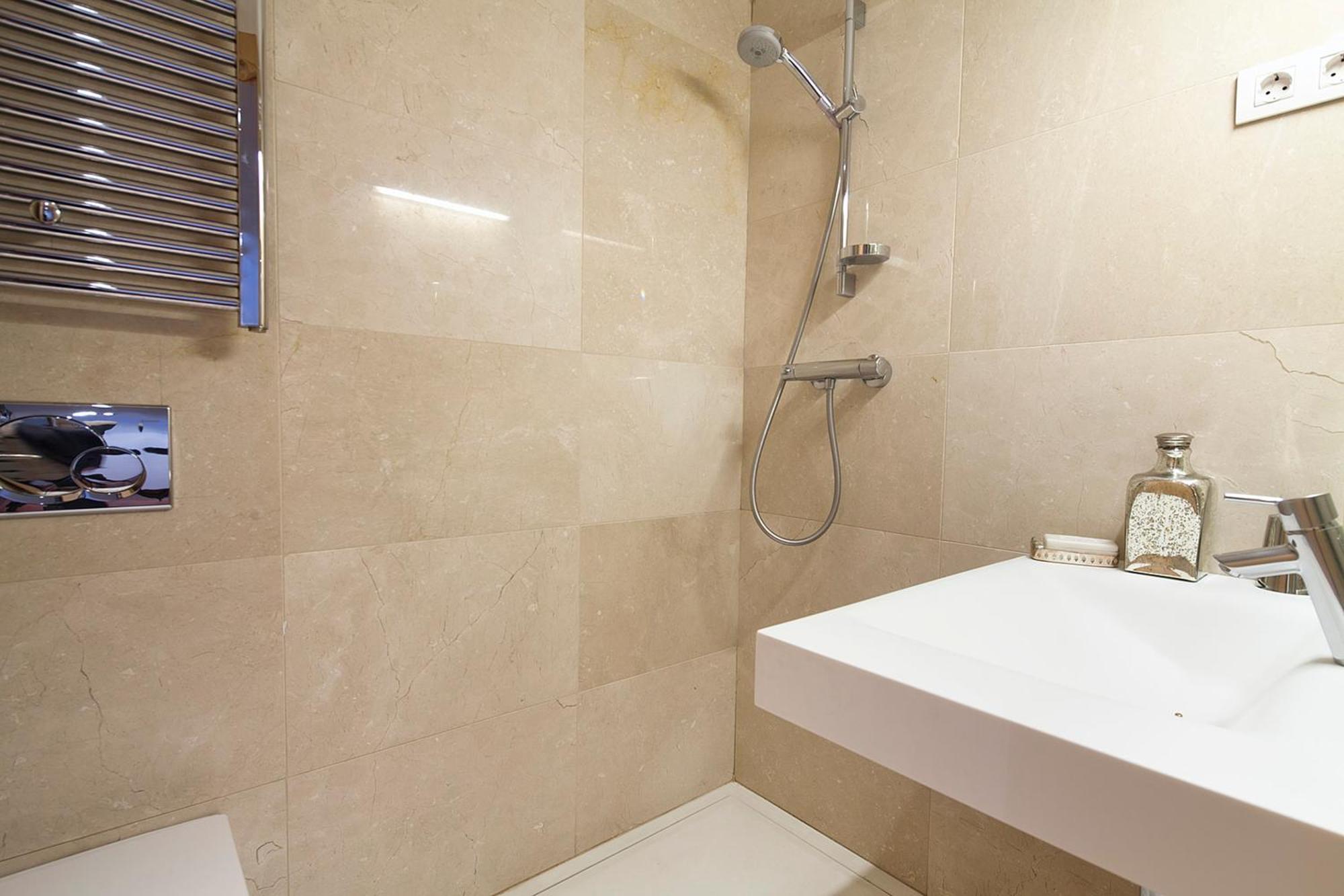 My Space Emirates - Splendid Apartment With Terrace And Pool Near Park Gueell Barcelona Ngoại thất bức ảnh