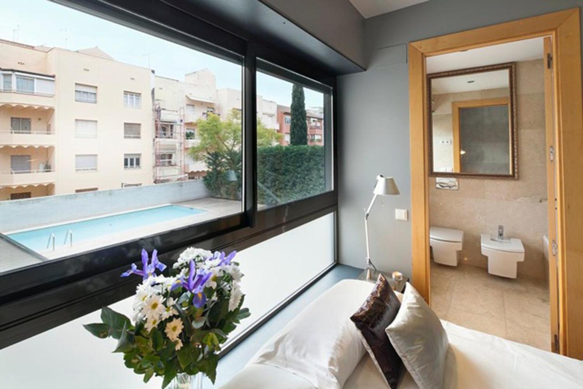 My Space Emirates - Splendid Apartment With Terrace And Pool Near Park Gueell Barcelona Phòng bức ảnh